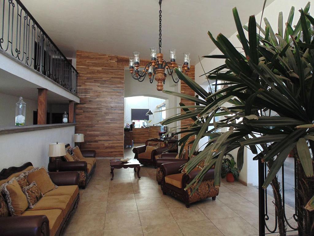 Hotel Hacienda Ciudad Guzman Bagian luar foto