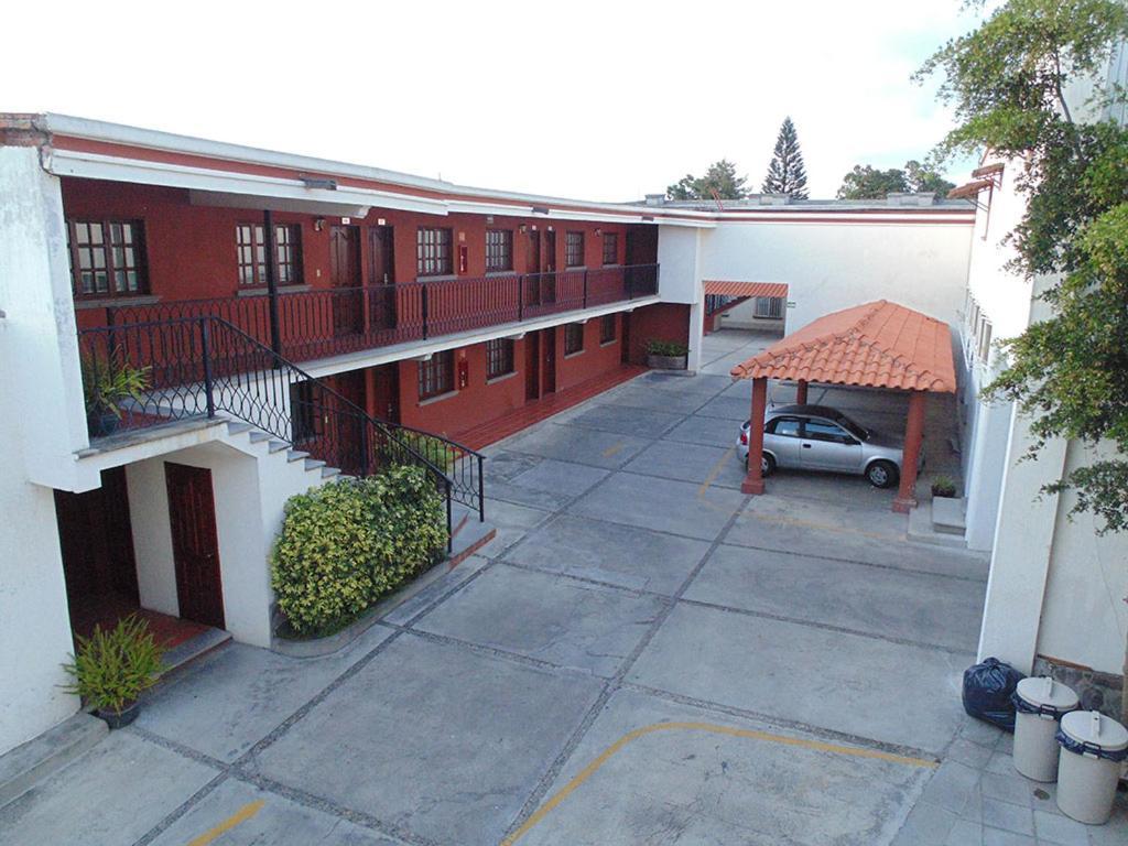 Hotel Hacienda Ciudad Guzman Bagian luar foto