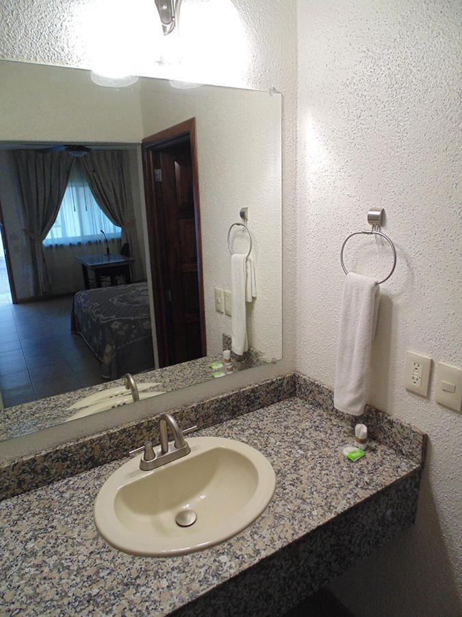 Hotel Hacienda Ciudad Guzman Bagian luar foto