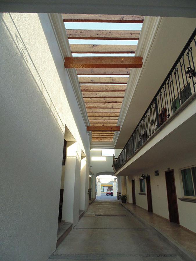 Hotel Hacienda Ciudad Guzman Bagian luar foto