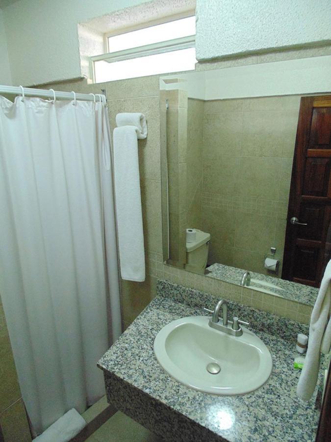 Hotel Hacienda Ciudad Guzman Bagian luar foto